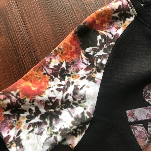 NEW: Special Addition Star Wars Sweater - Picture 3 of 4